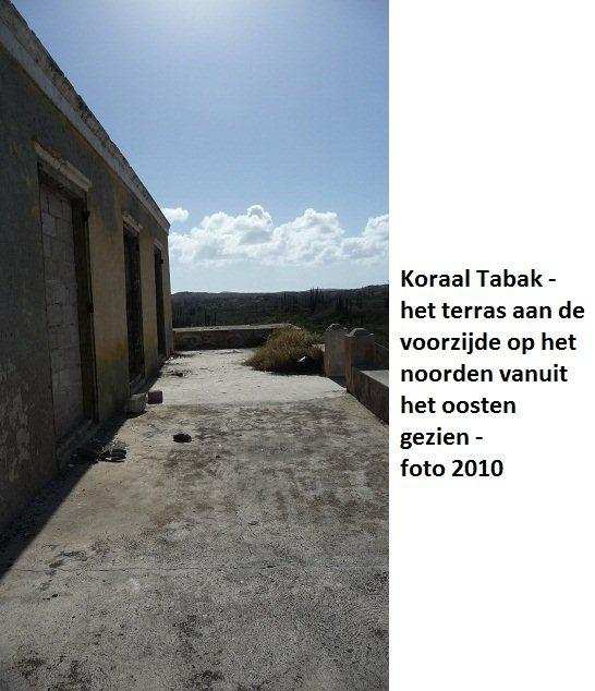 14. Koraal Tabak terras voor vanuit het oosten 2010